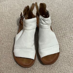 Miz mooz Fiona sandal in cream